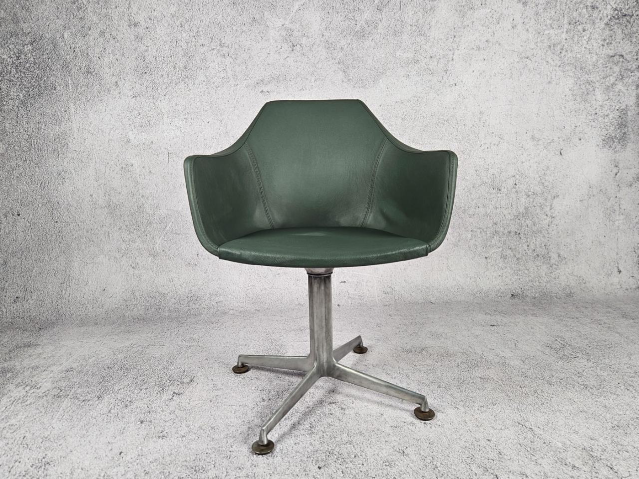 SWIVEL OFFICE CHAIR