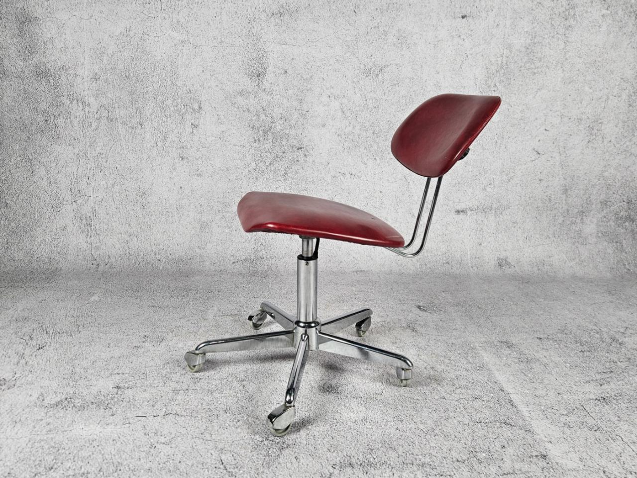 SWIVEL OFFICE CHAIR