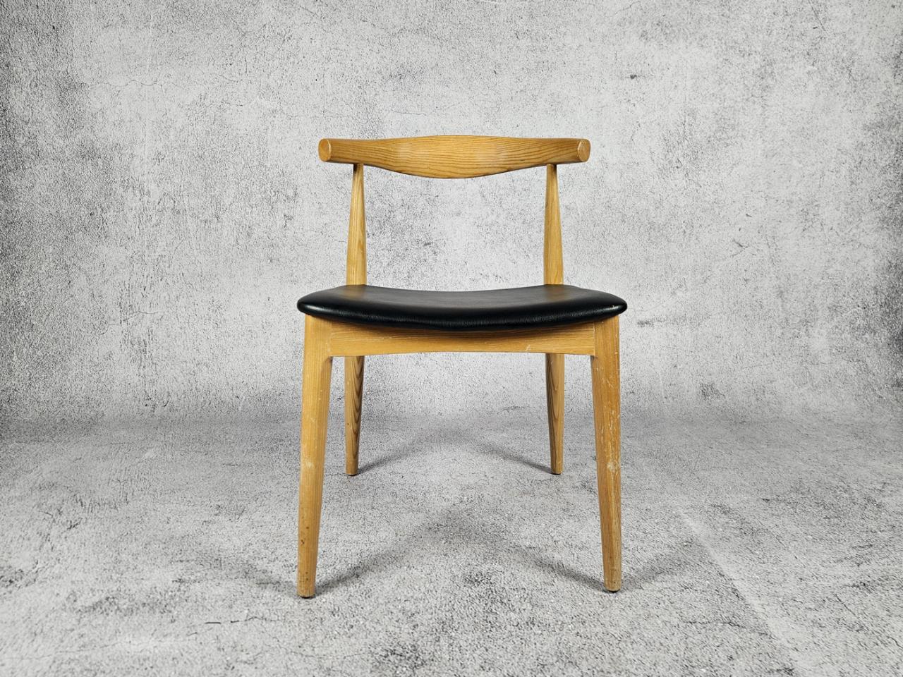 ELBOW STYLE CHAIR H. WEGNER