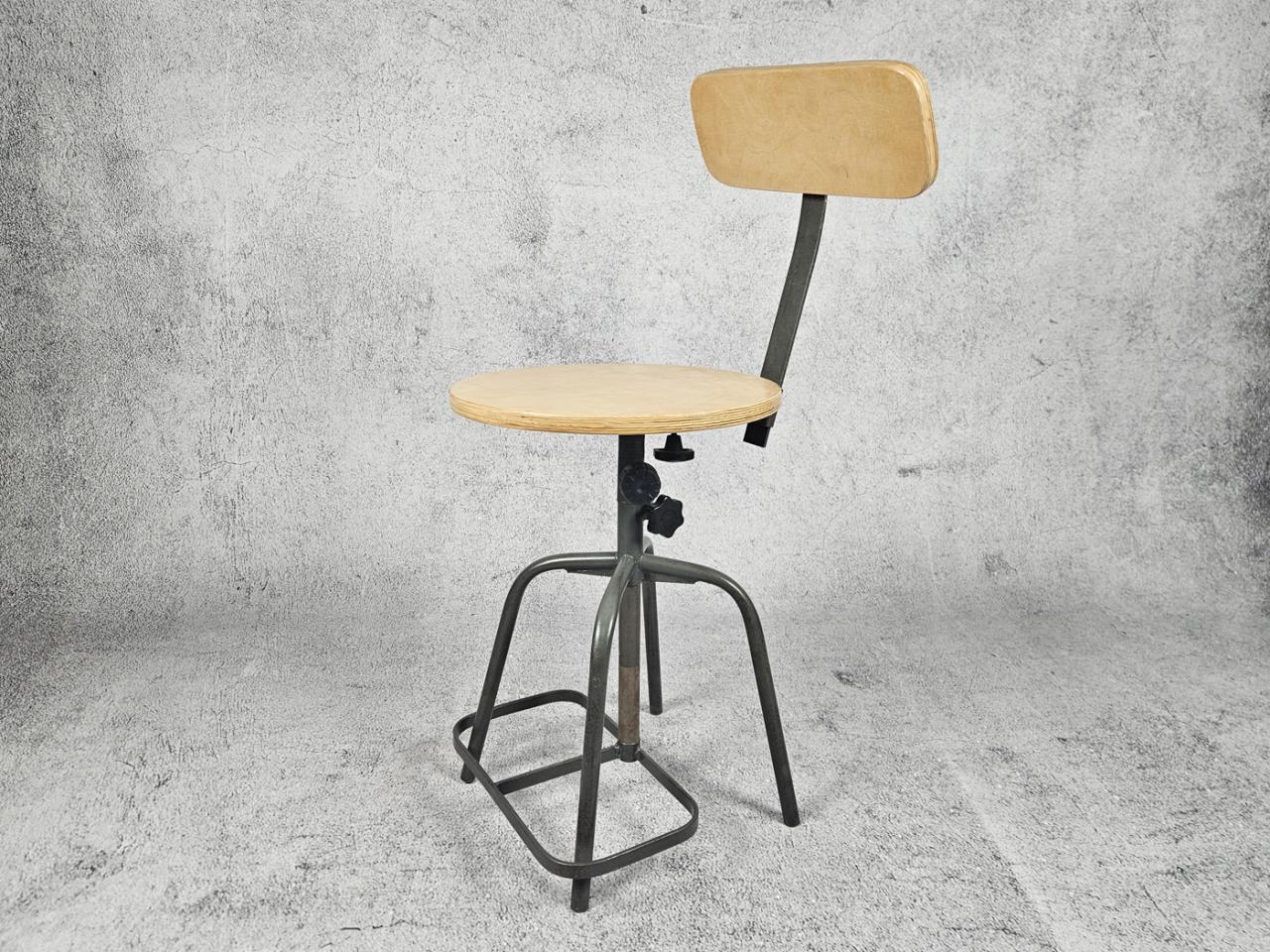 SWIVEL CHAIR