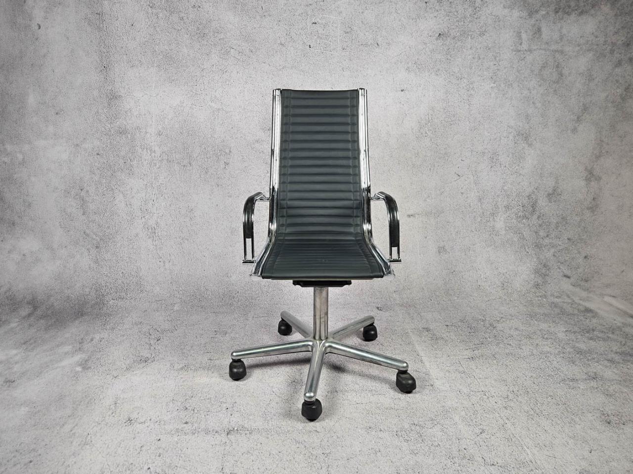 SWIVEL OFFICE CHAIR