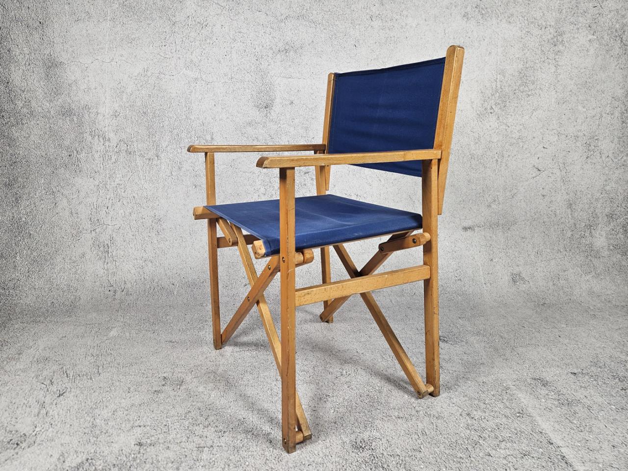 DIRECTOR'S CHAIR