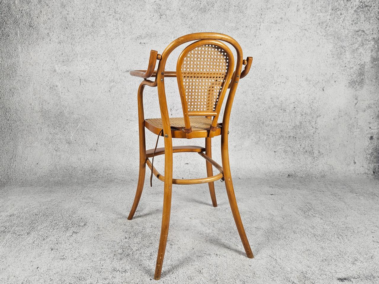 FEEDING CHAIR