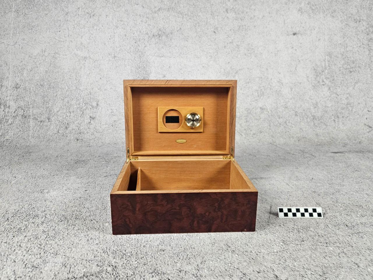 HUMIDOR