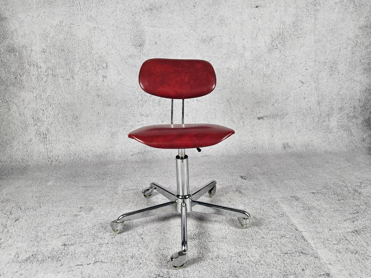 SWIVEL OFFICE CHAIR