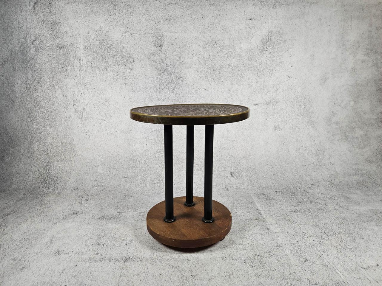 SMALL TABLE