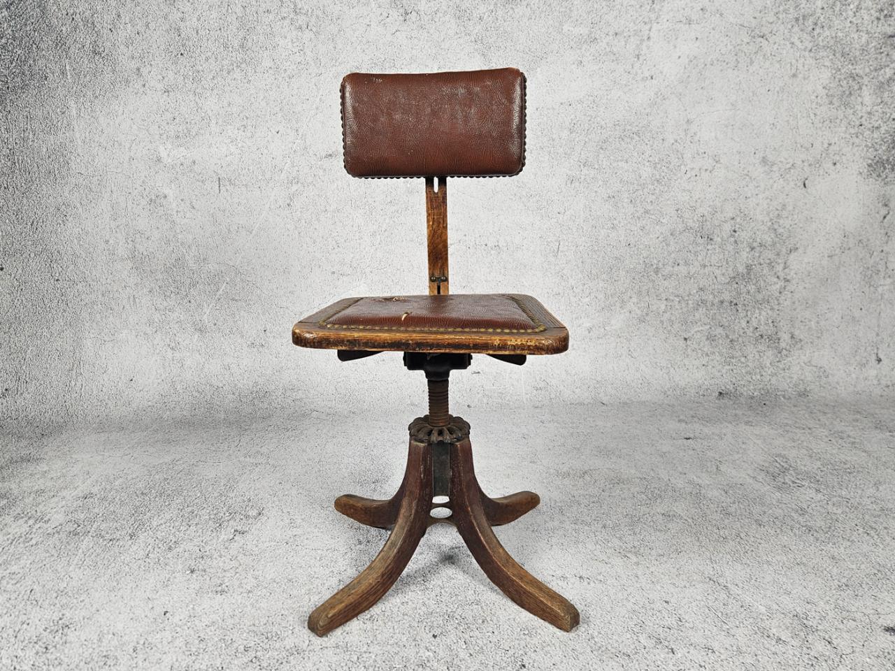 SWIVEL CHAIR