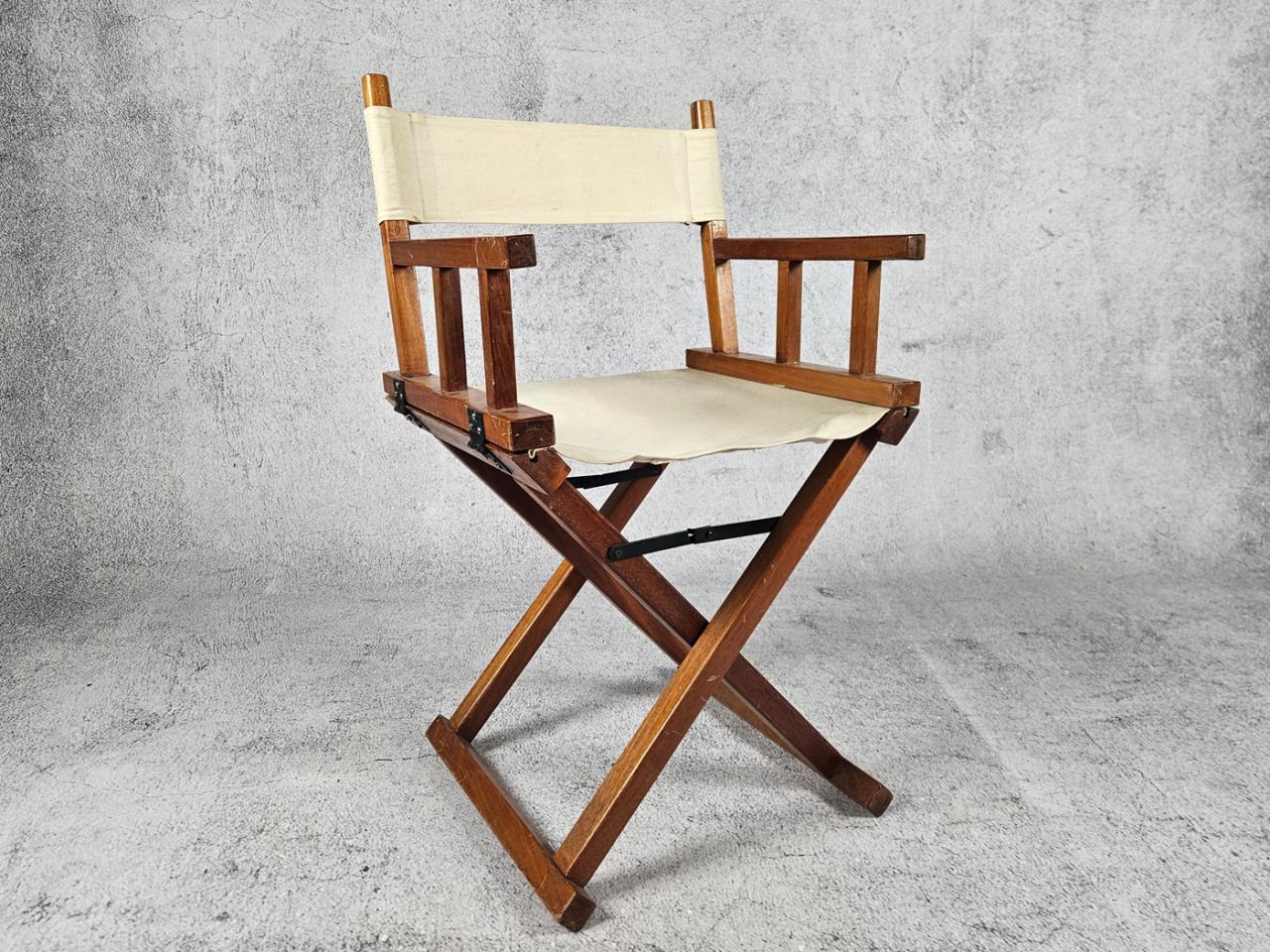 DIRECTOR'S CHAIR