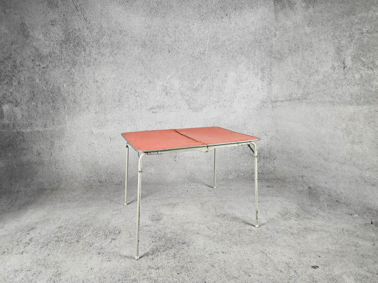 FOLDING CAMPING TABLE