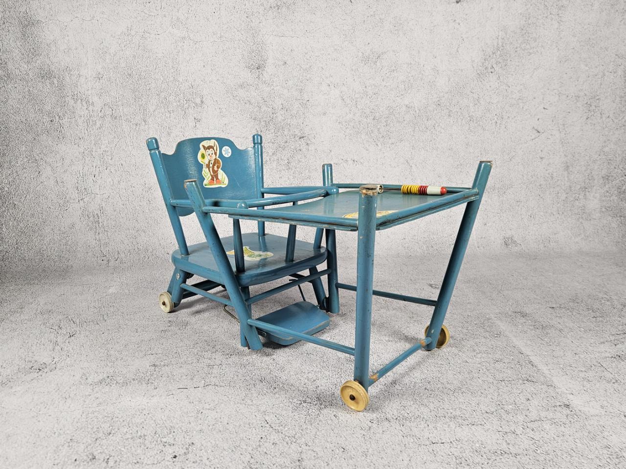 FEEDING CHAIR