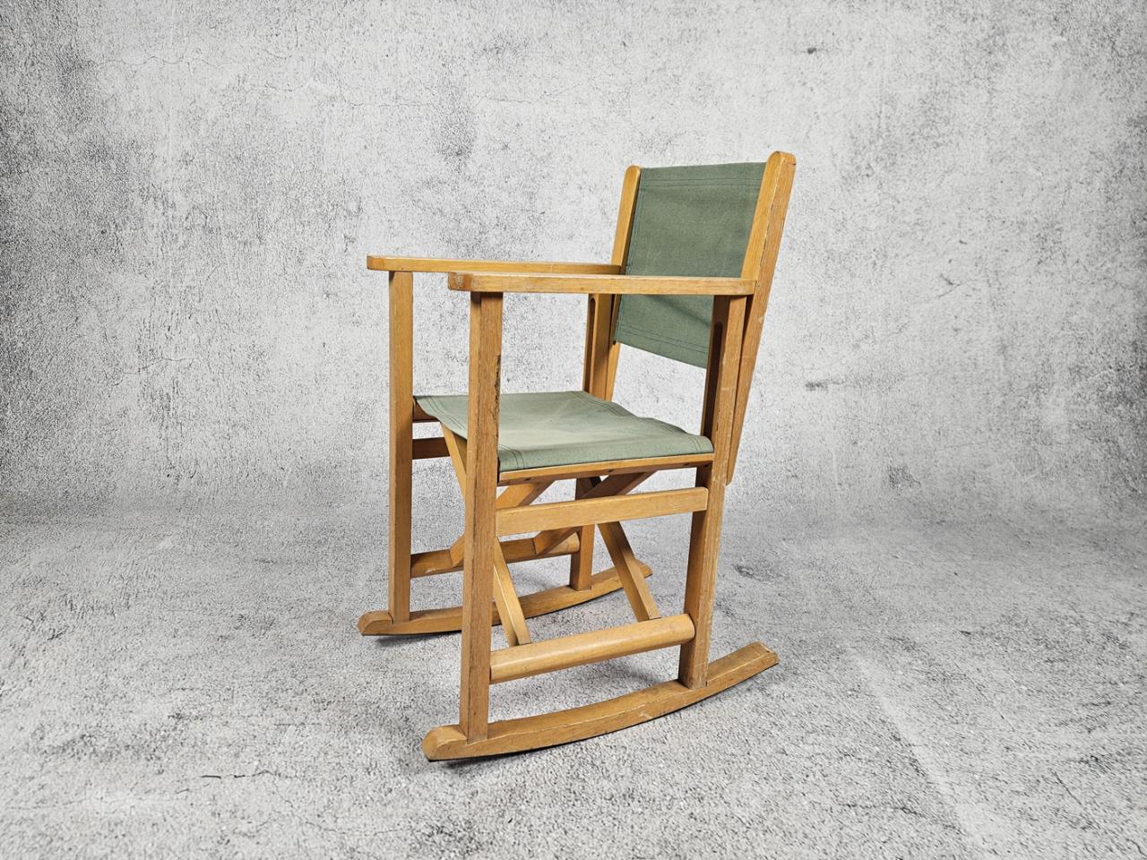 DIRECTOR'S CHAIR