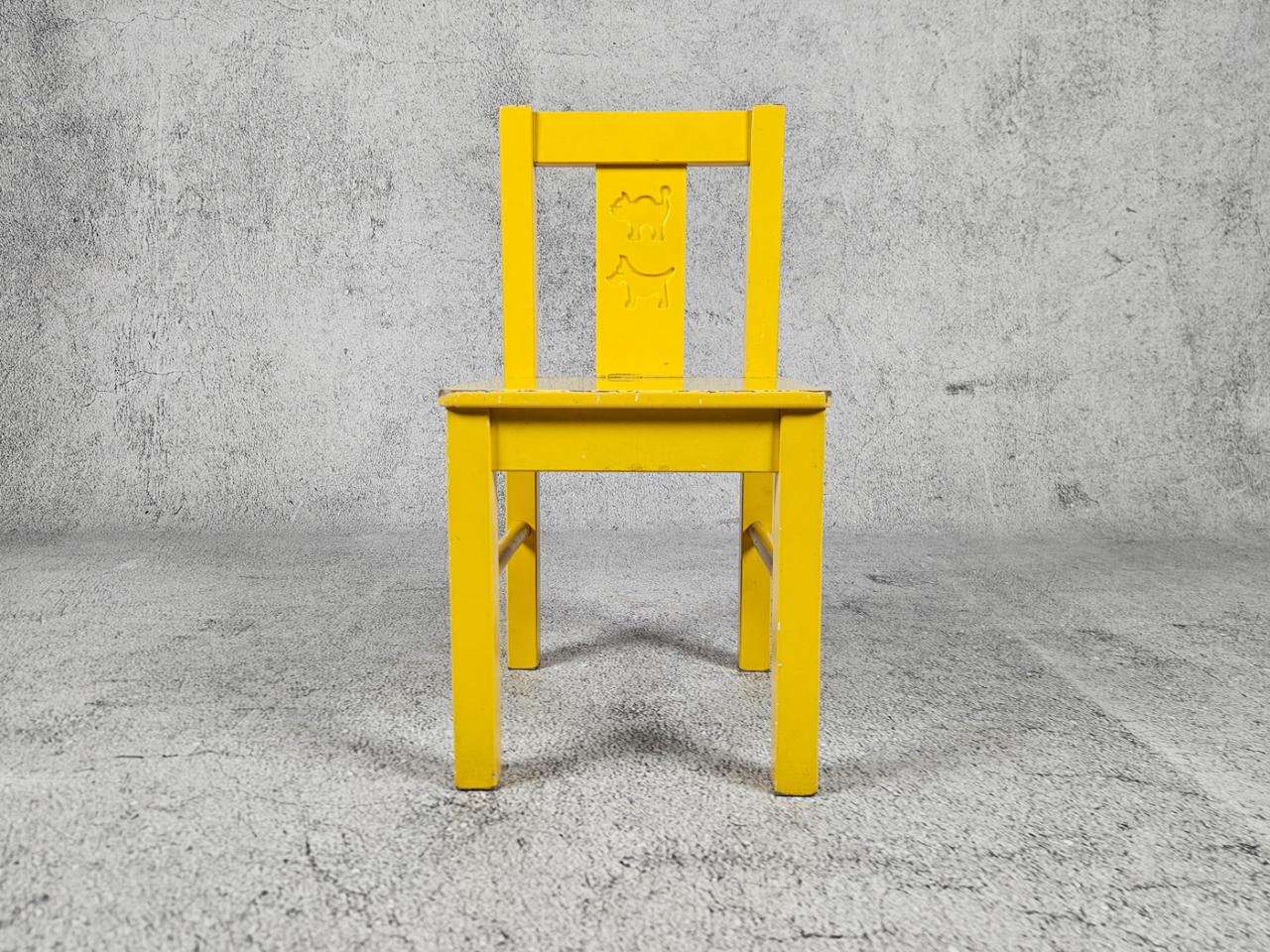 CHILDREN'S CHAIR