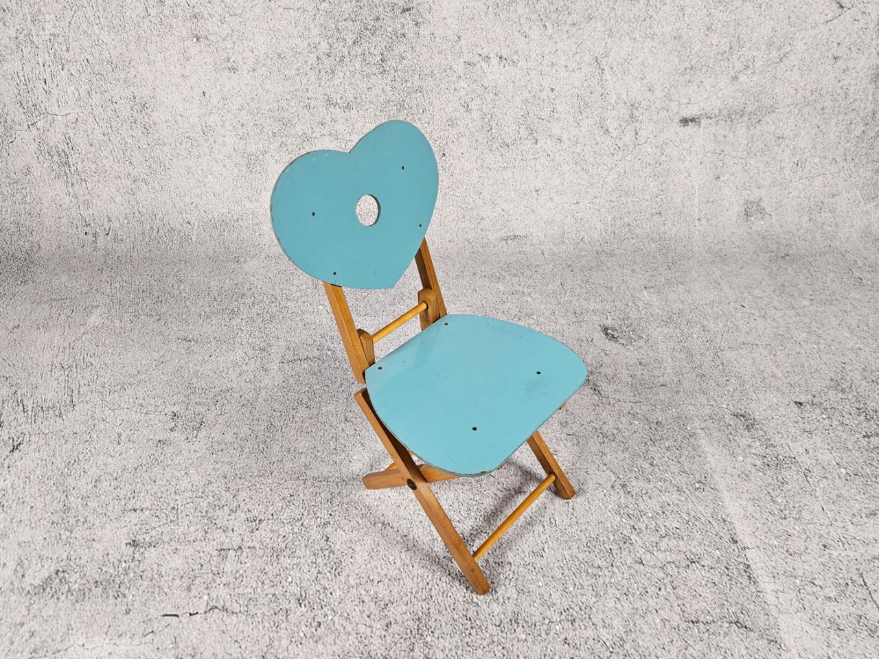 CHILDREN'S CHAIR