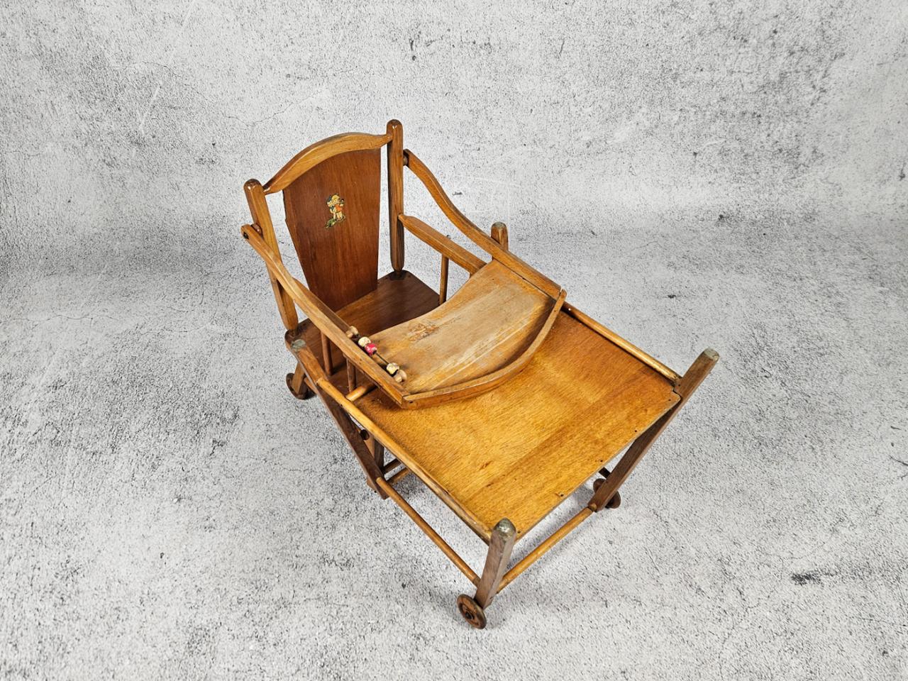 FEEDING CHAIR