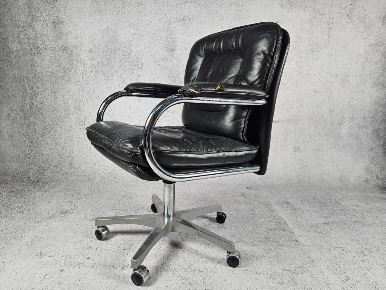SWIVEL OFFICE CHAIR