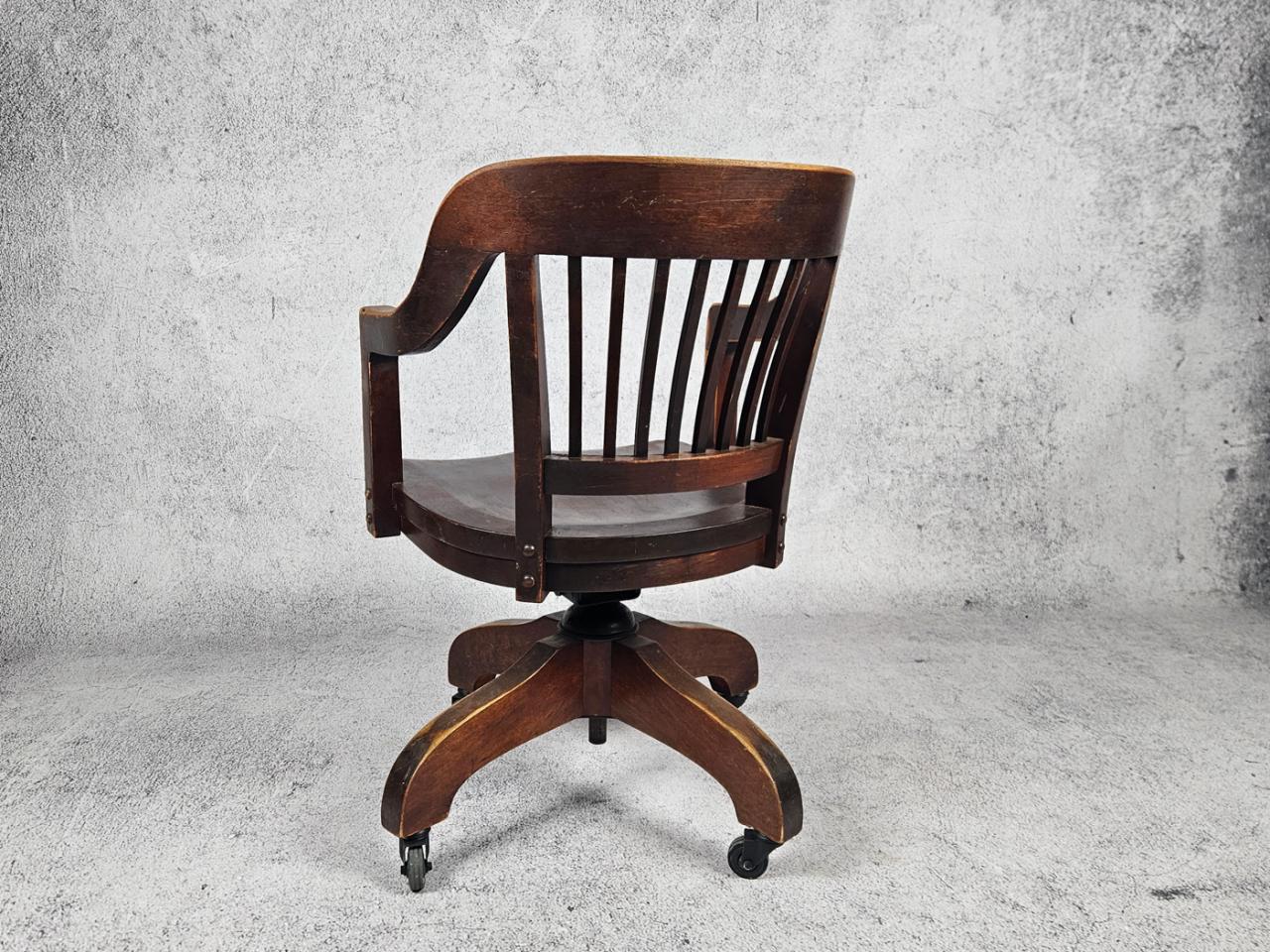 SWIVEL OFFICE CHAIR