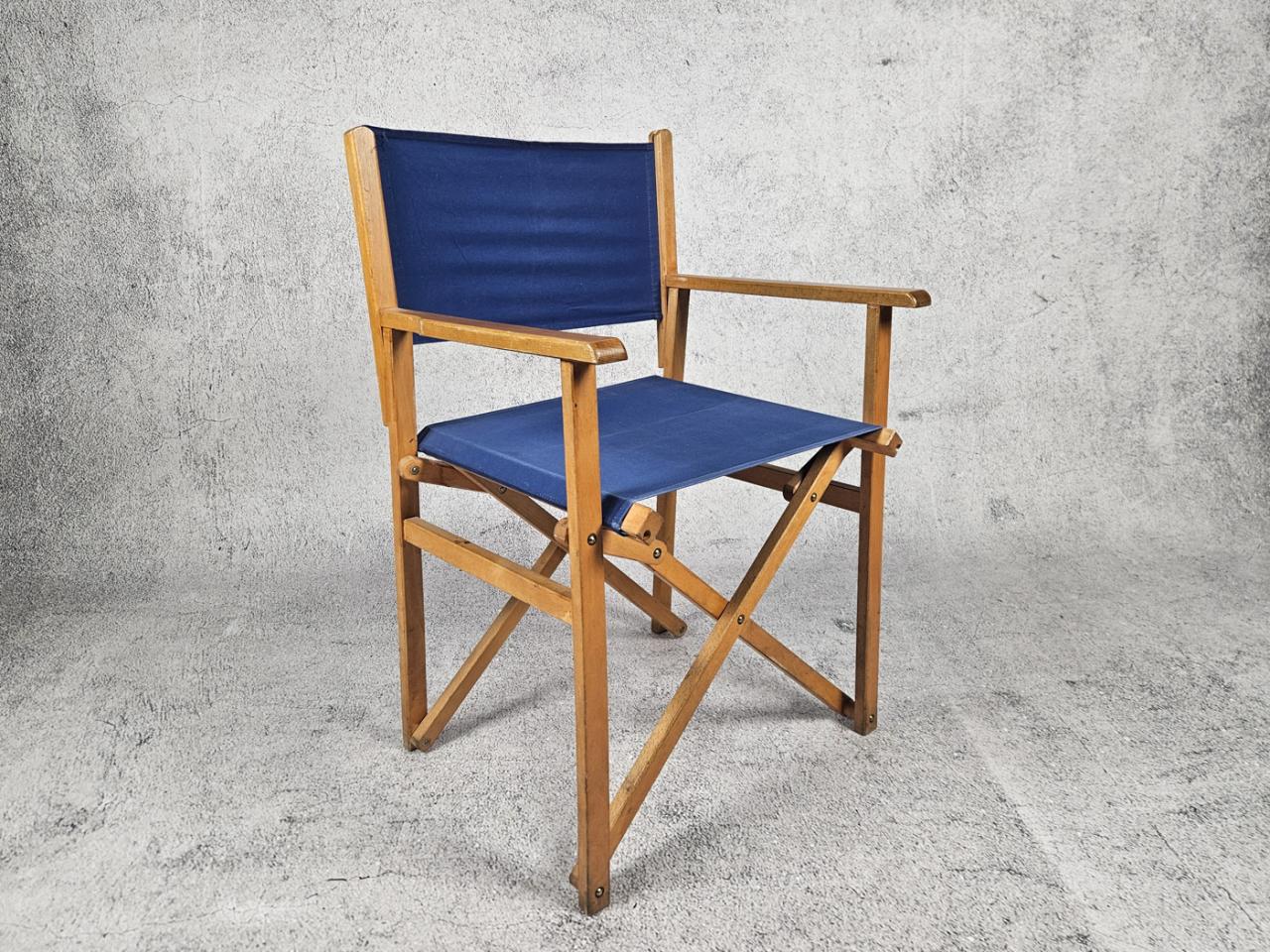DIRECTOR'S CHAIR