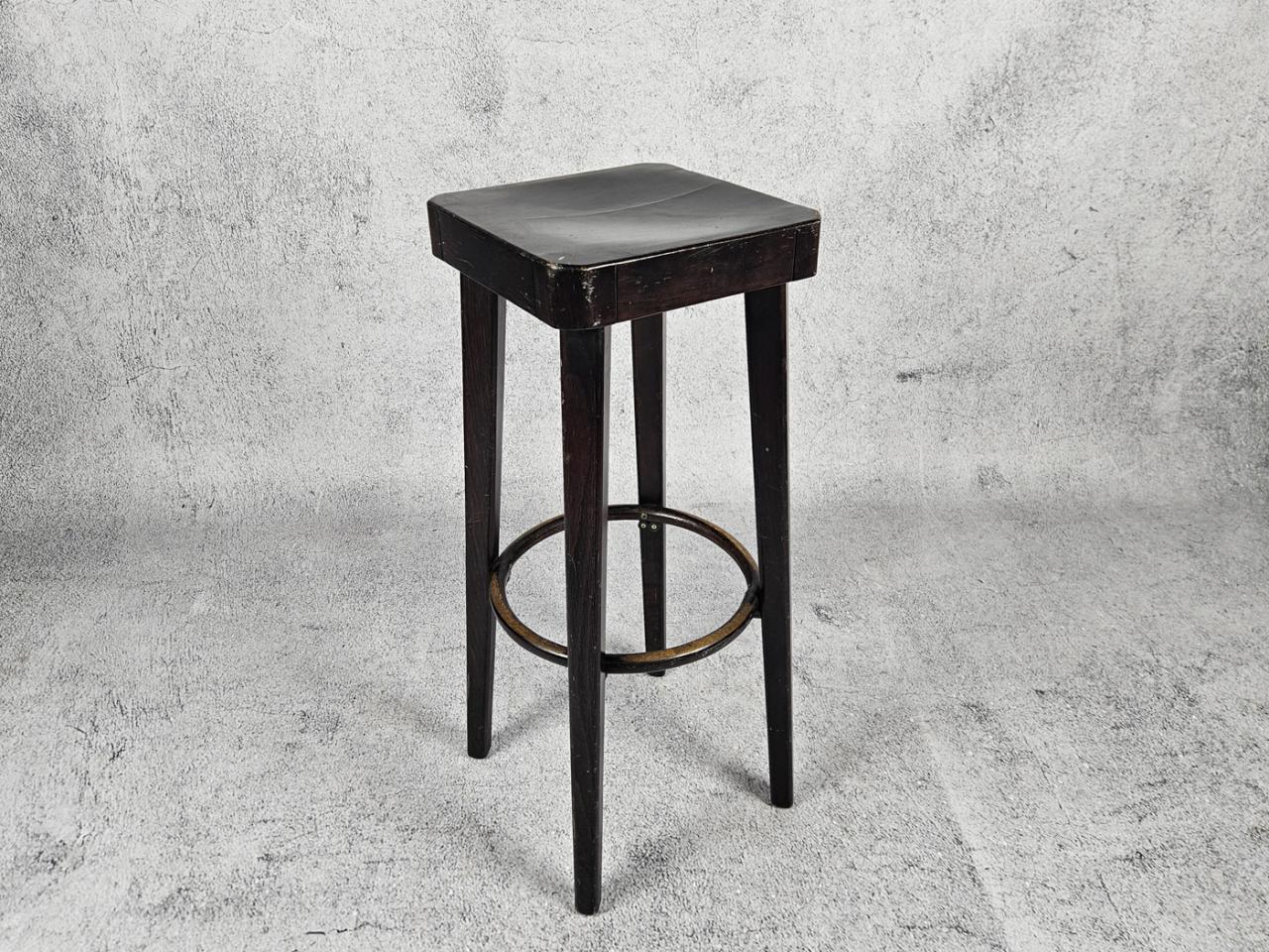 BAR STOOL