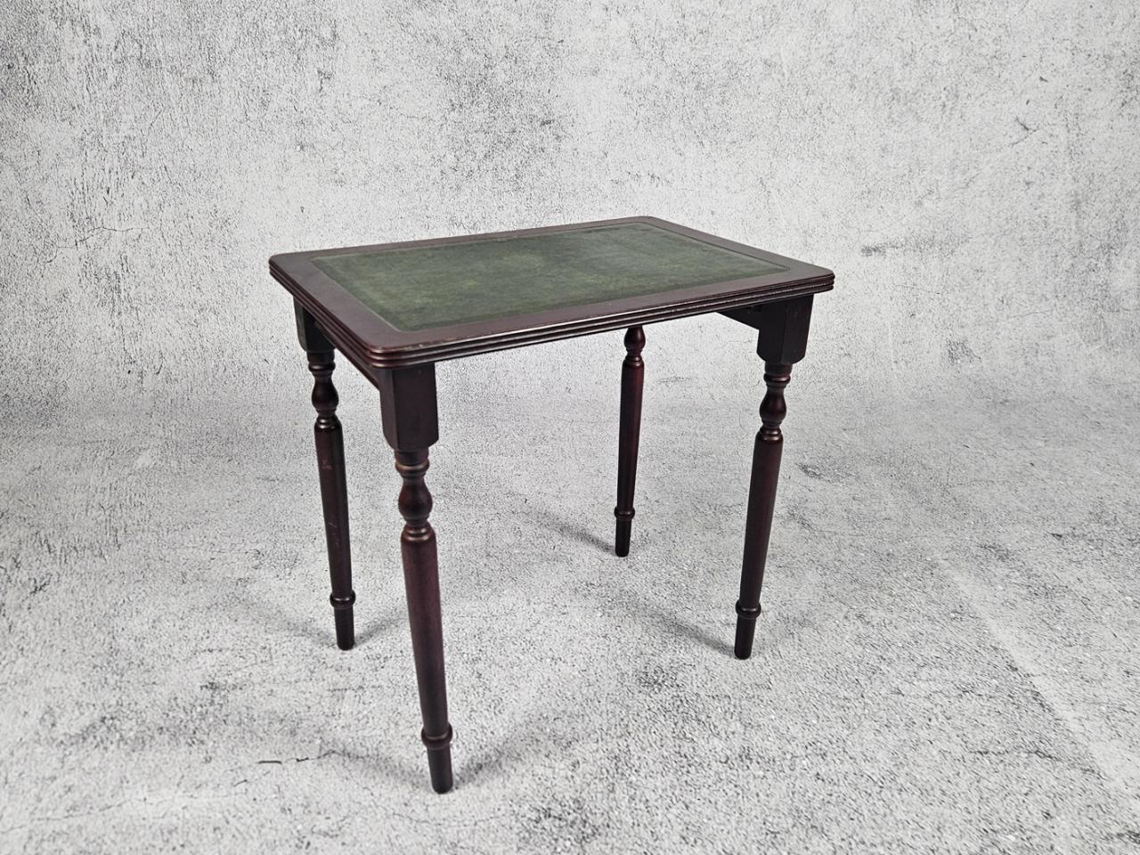 SMALL TABLE