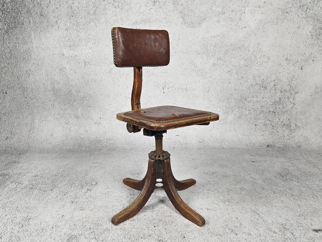 SWIVEL CHAIR