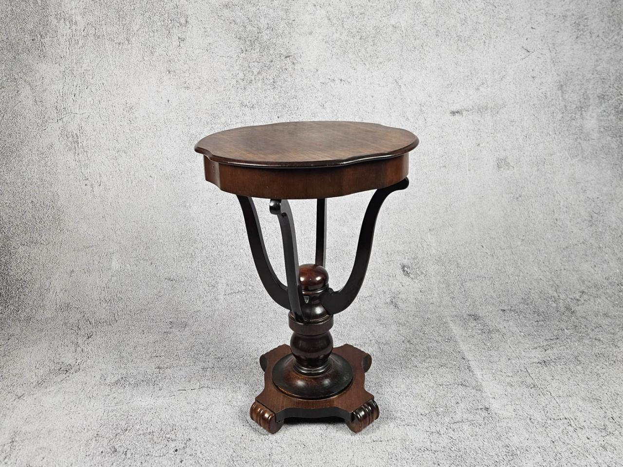 SMALL TABLE