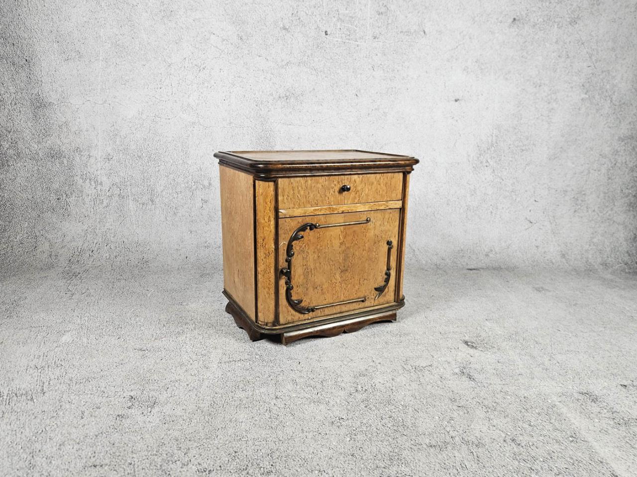 BEDSIDE TABLE
