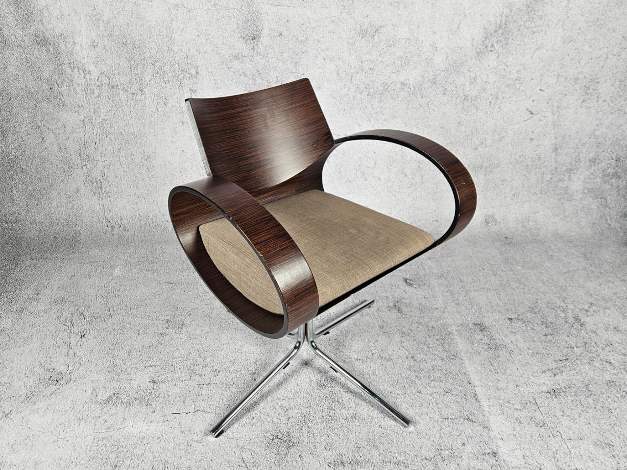 SWIVEL OFFICE CHAIR