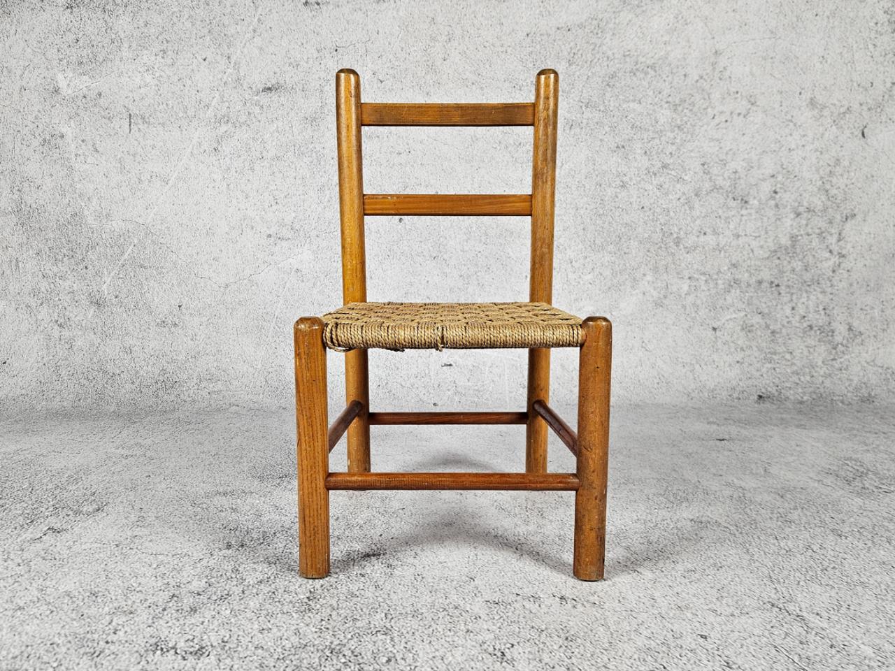 CHILD'S CHAIR
