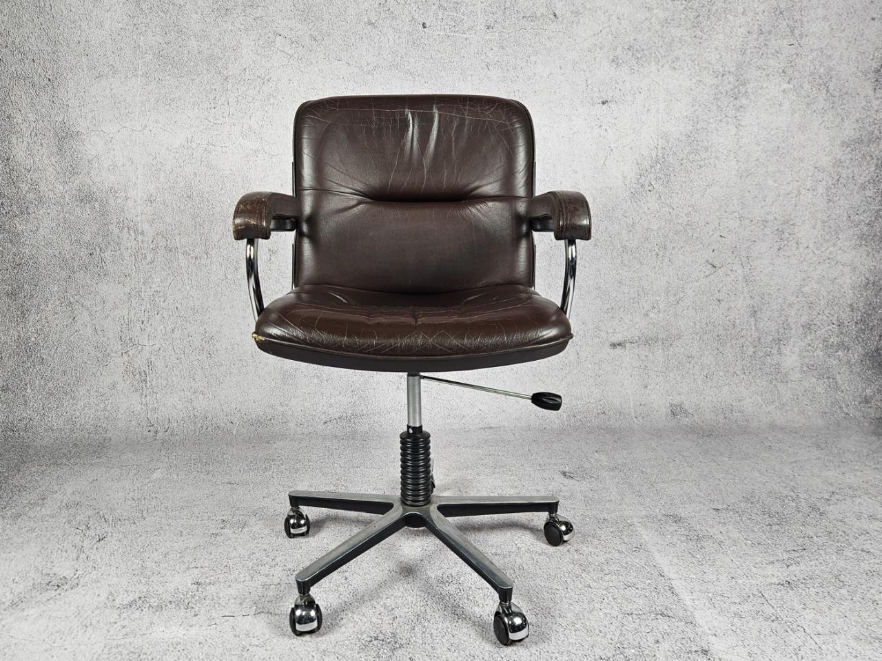 SWIVEL OFFICE CHAIR