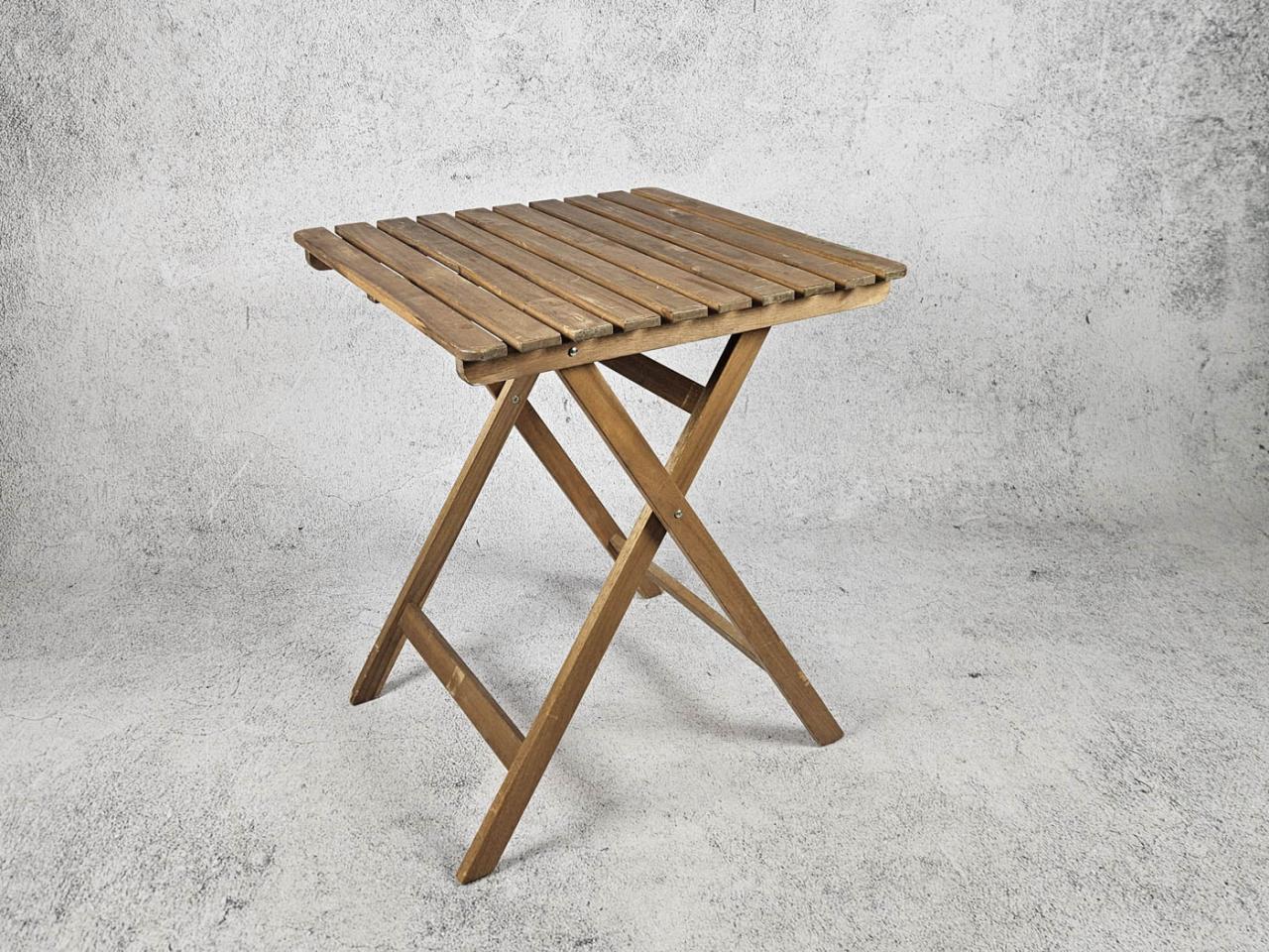 GARDEN TABLE