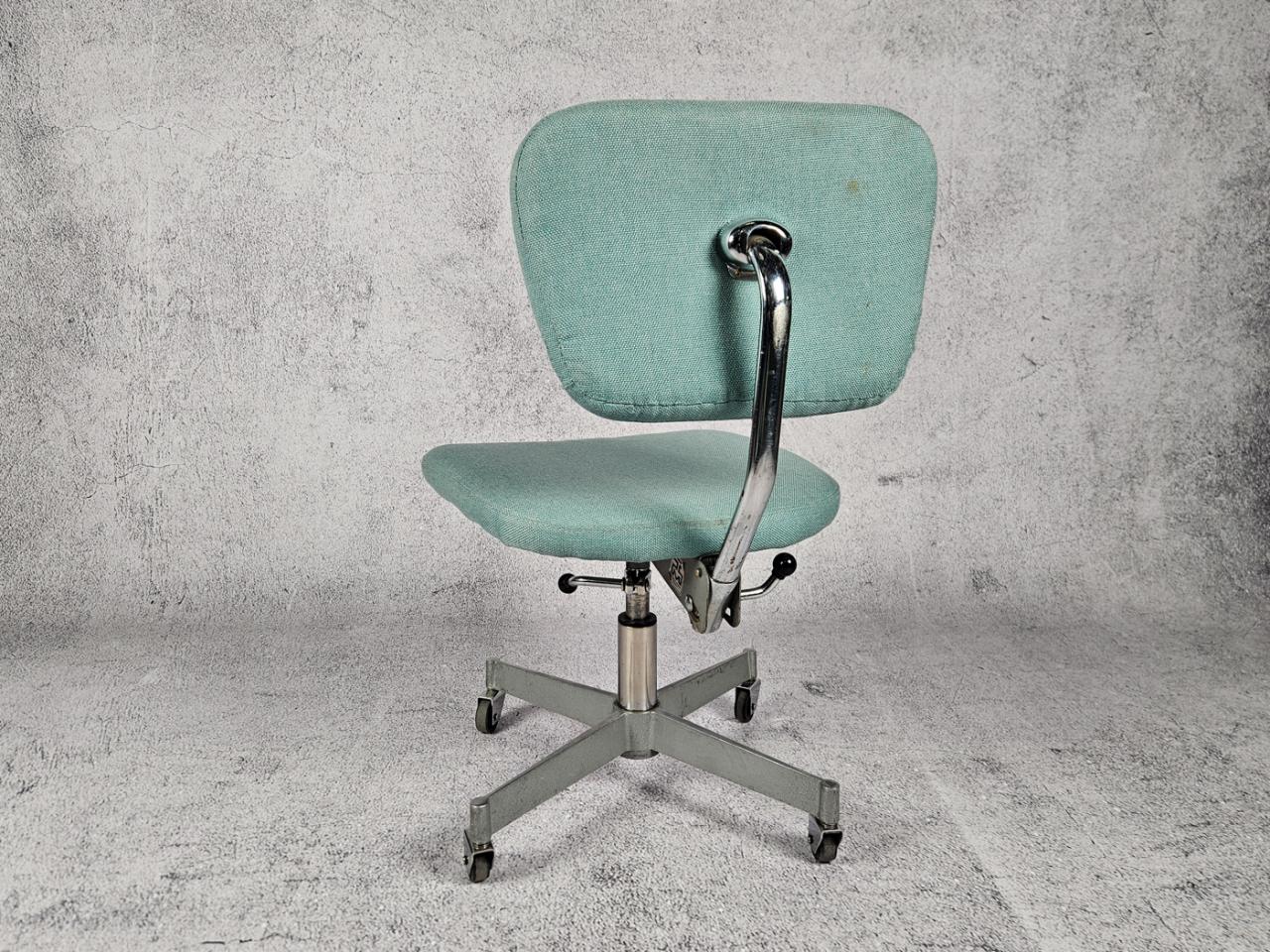 SWIVEL OFFICE CHAIR