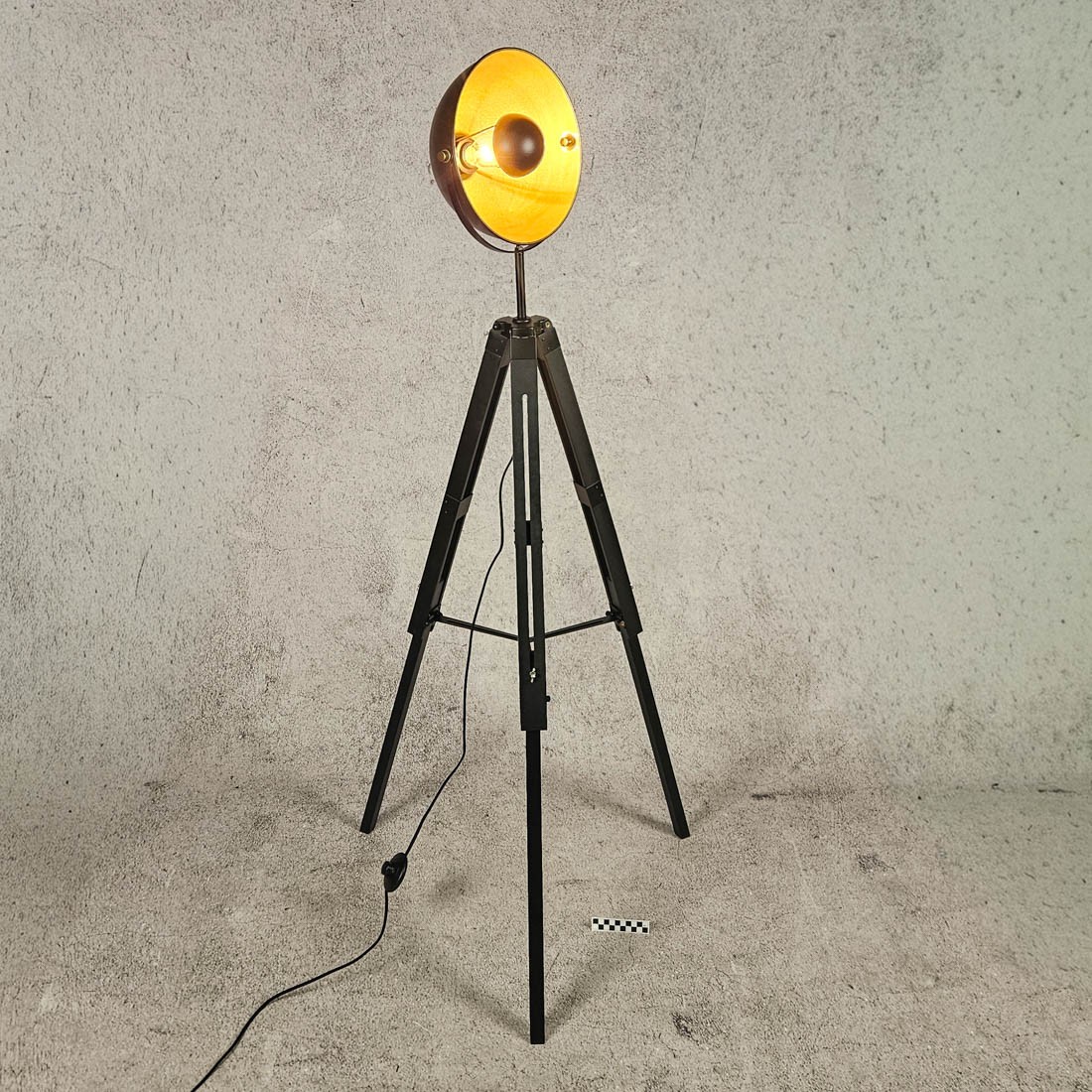 FLOOR LAMP