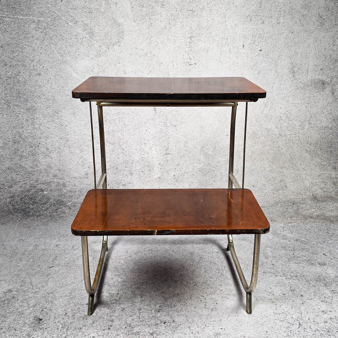 ETAGERE