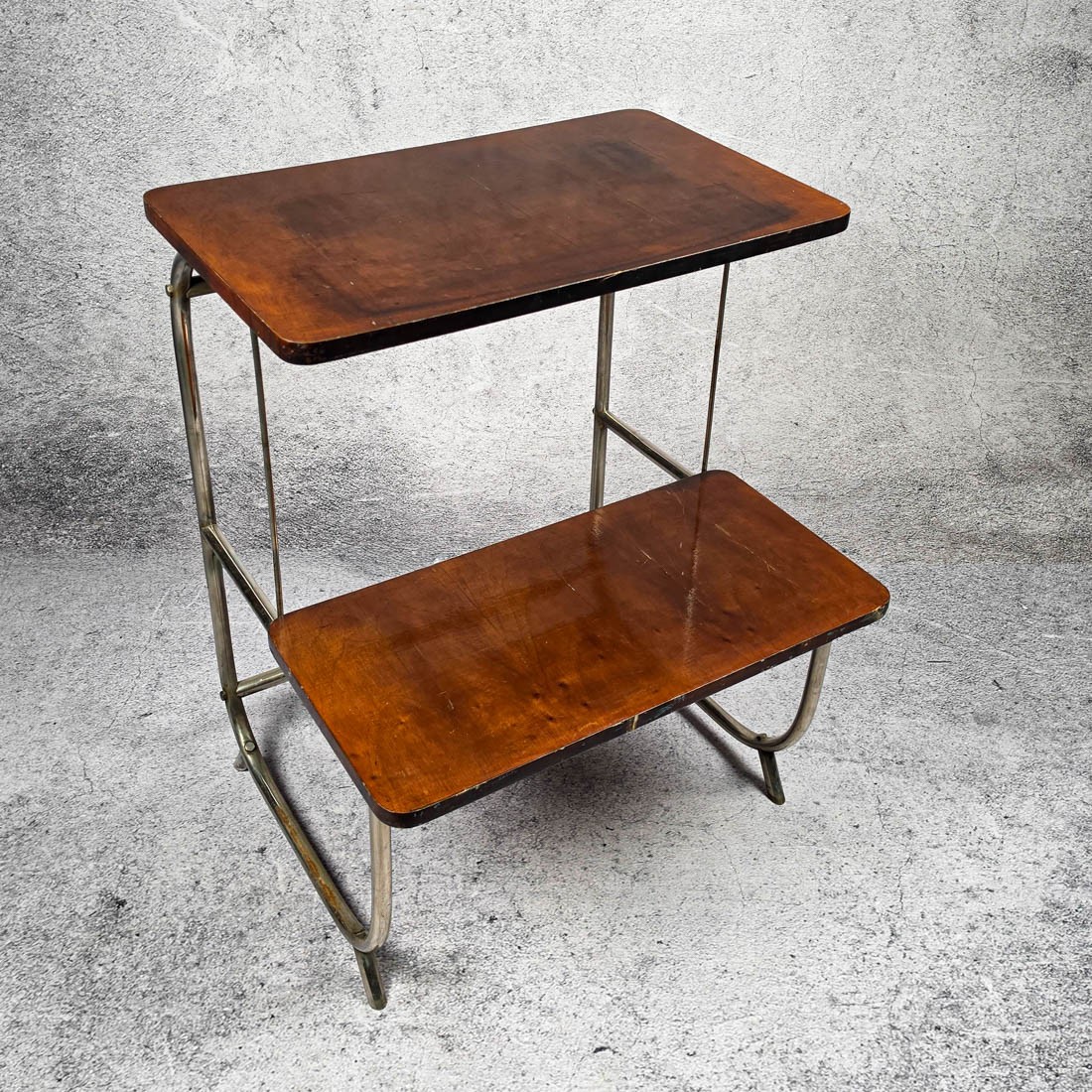 ETAGERE