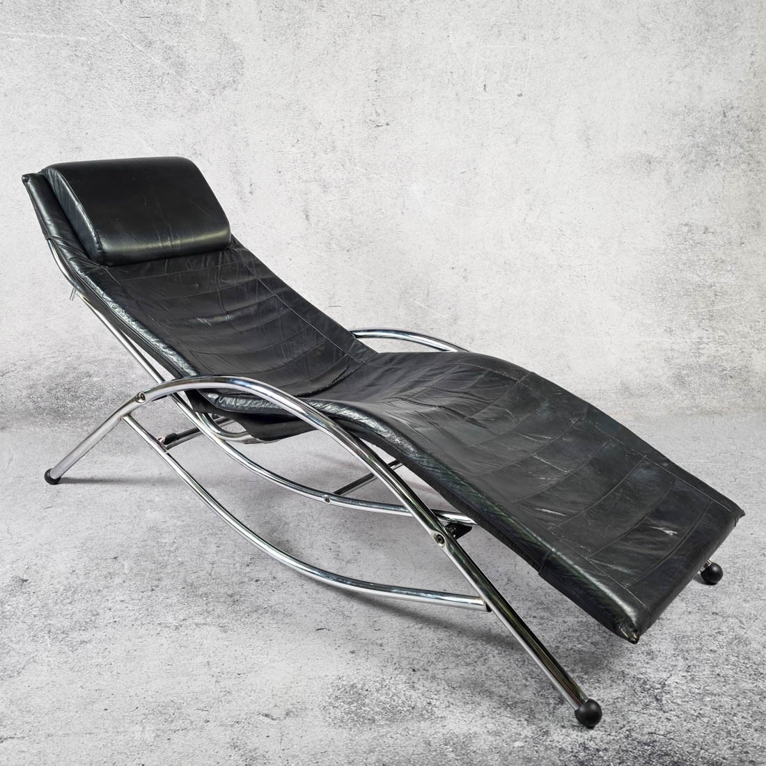 CHAISE LONGUE