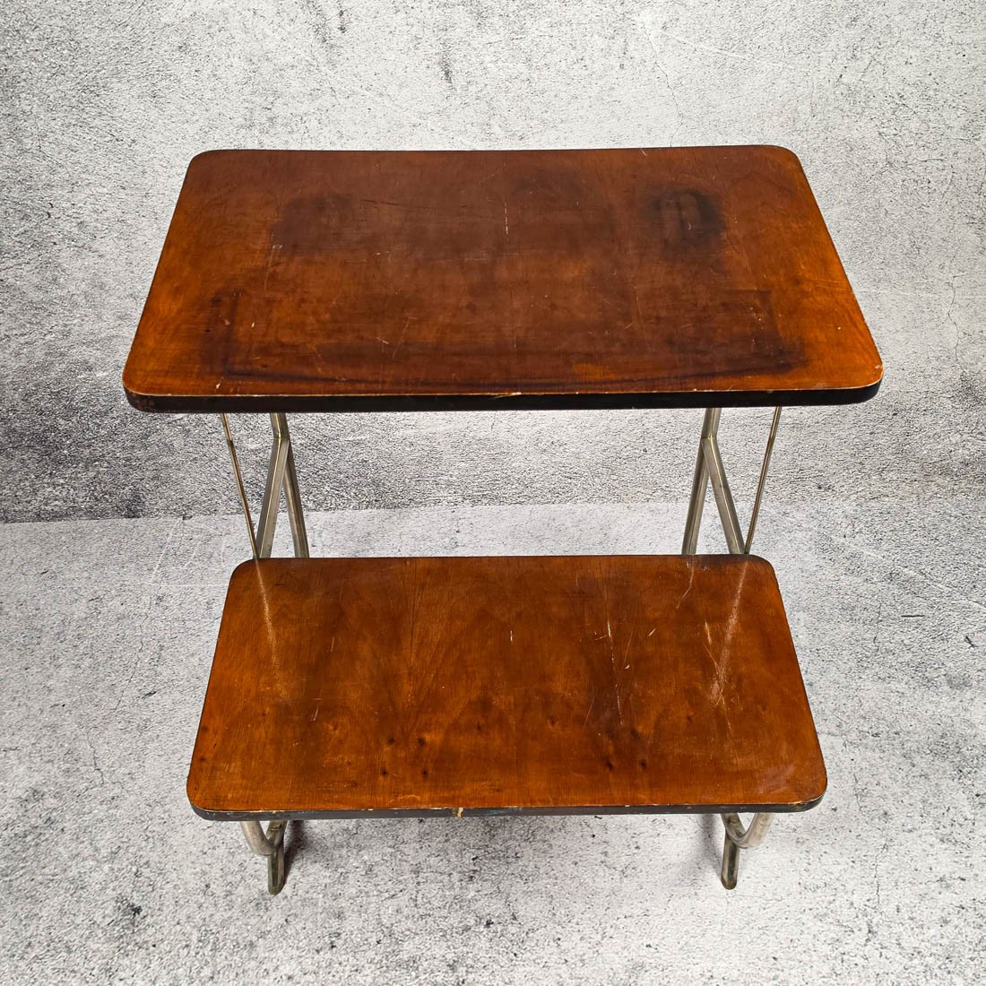 ETAGERE