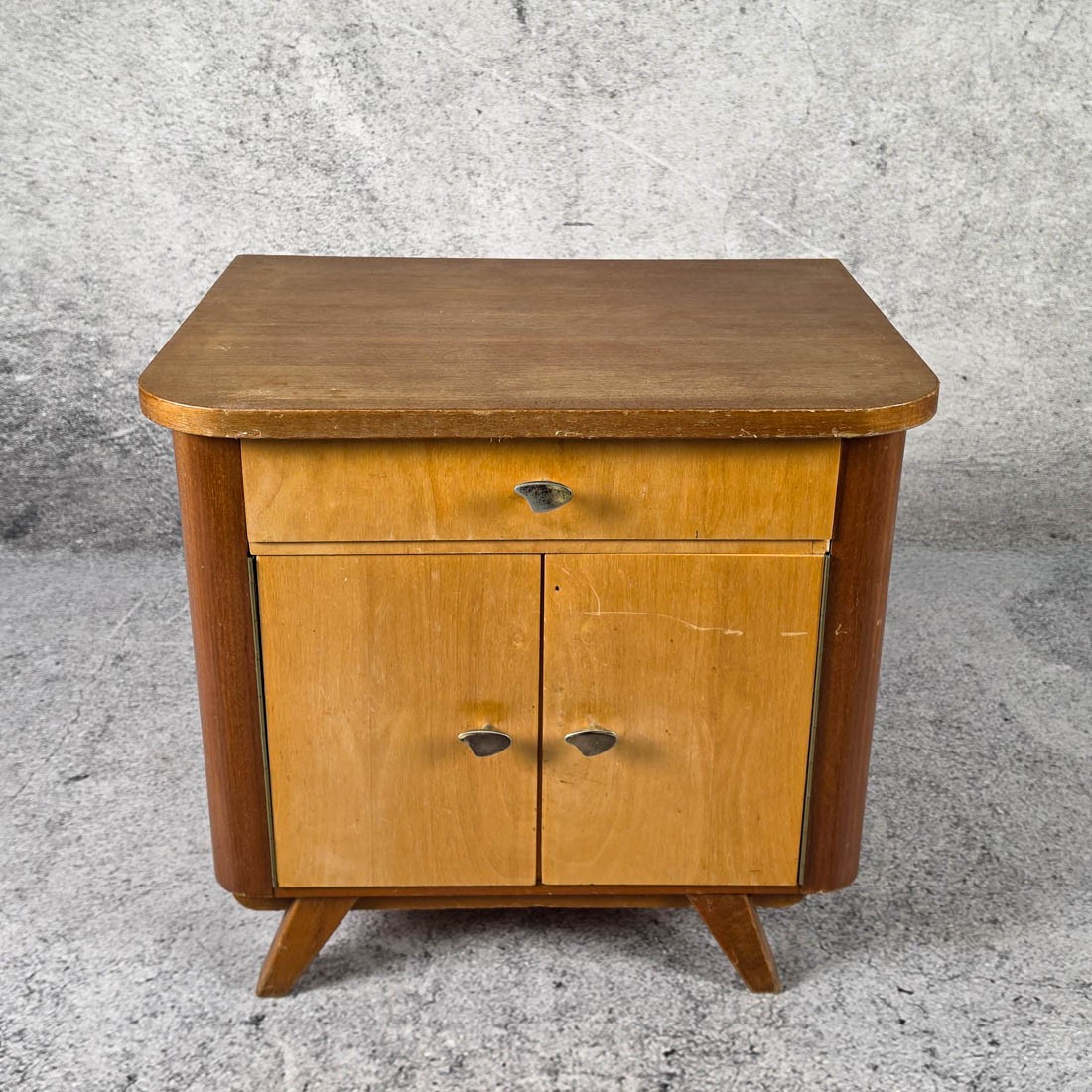 NIGHTSTAND