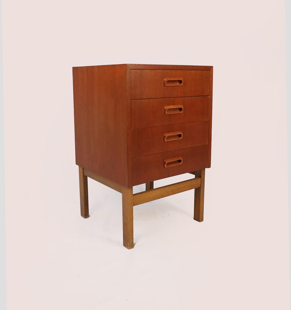 MAŁA KOMODA TEAK