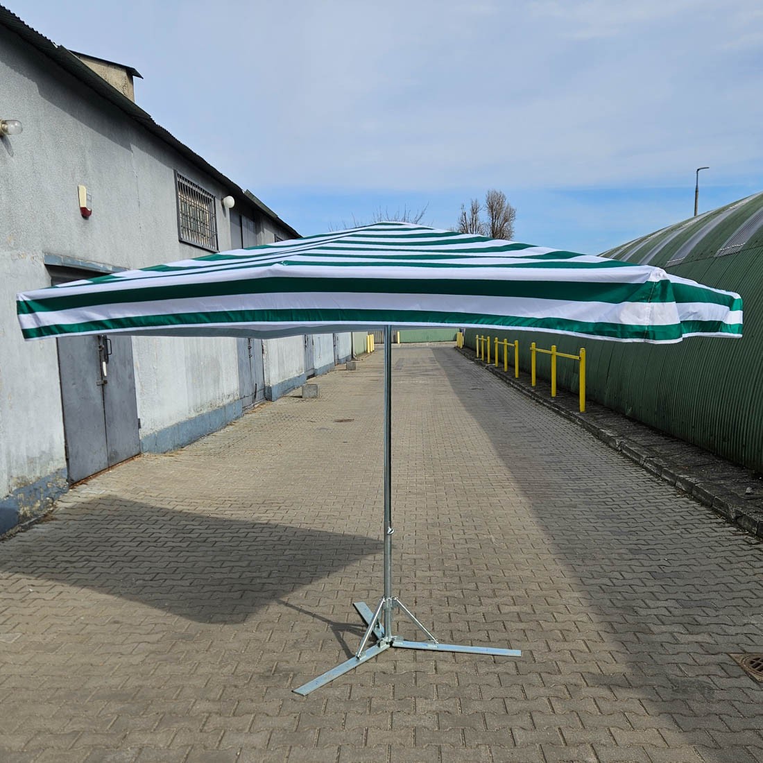 COMMERCIAL GARDEN PARASOL  Z PODSTAWĄ
