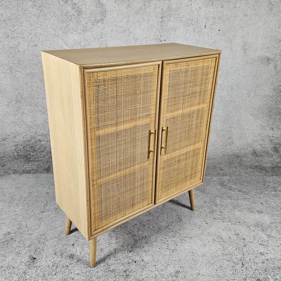 COMMODE CABINET