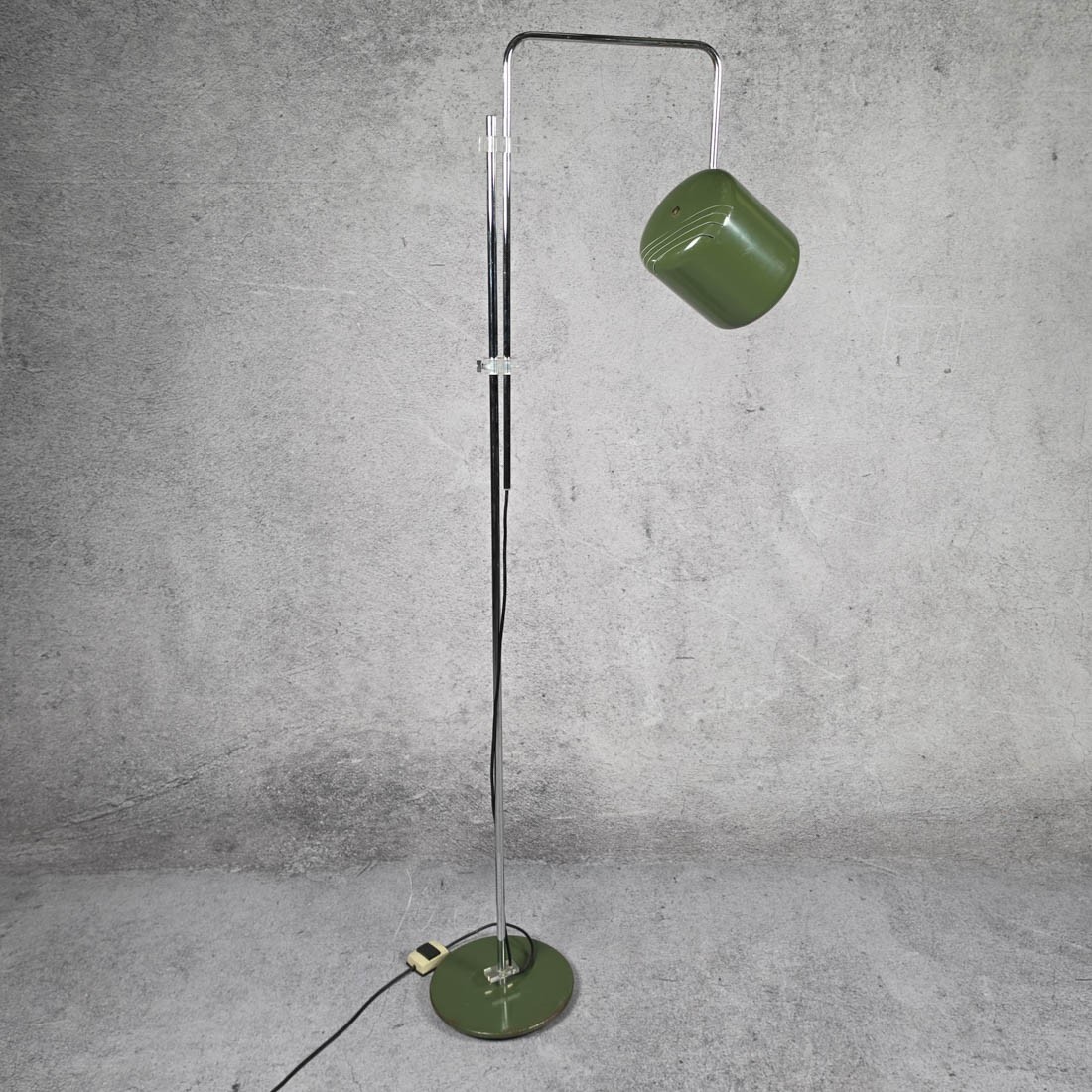 FLOOR LAMP
