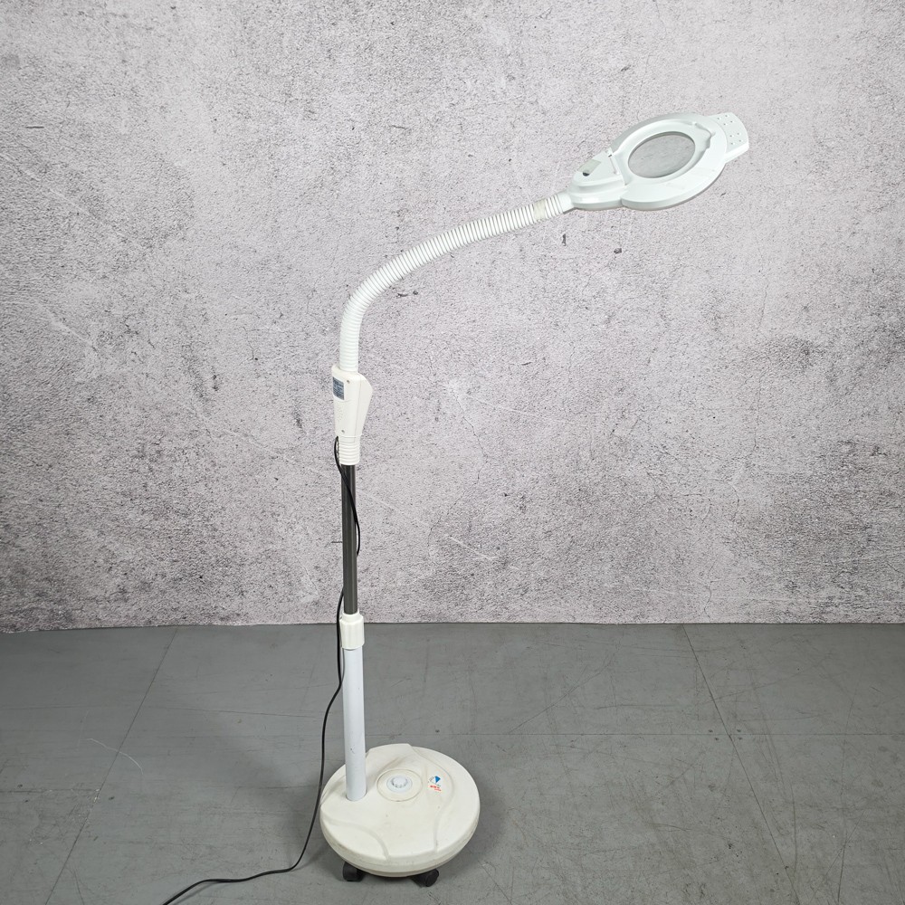 LAMPA PODŁOGOWA LUPA KOSMETYCZNA