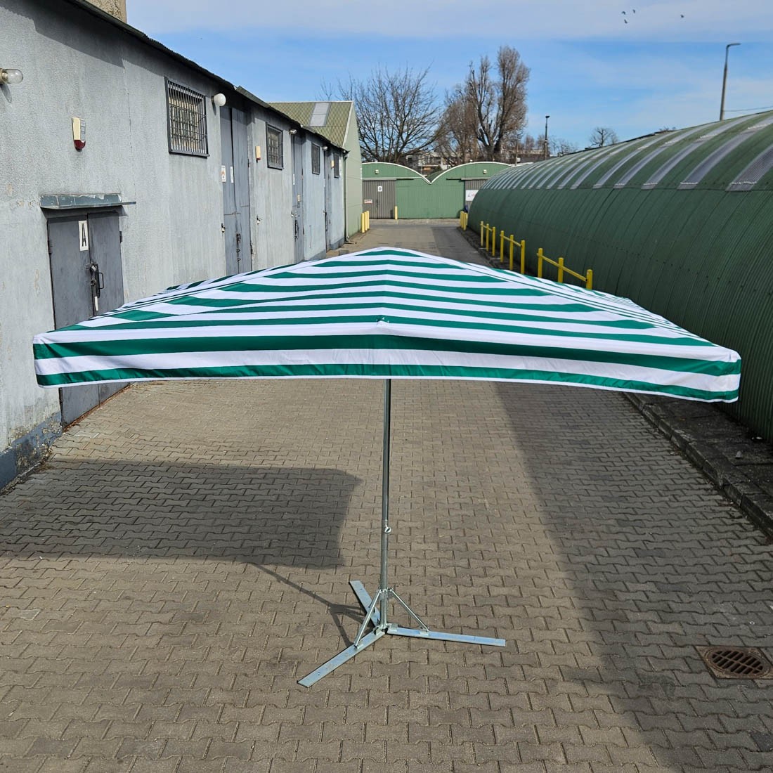 COMMERCIAL GARDEN PARASOL  Z PODSTAWĄ