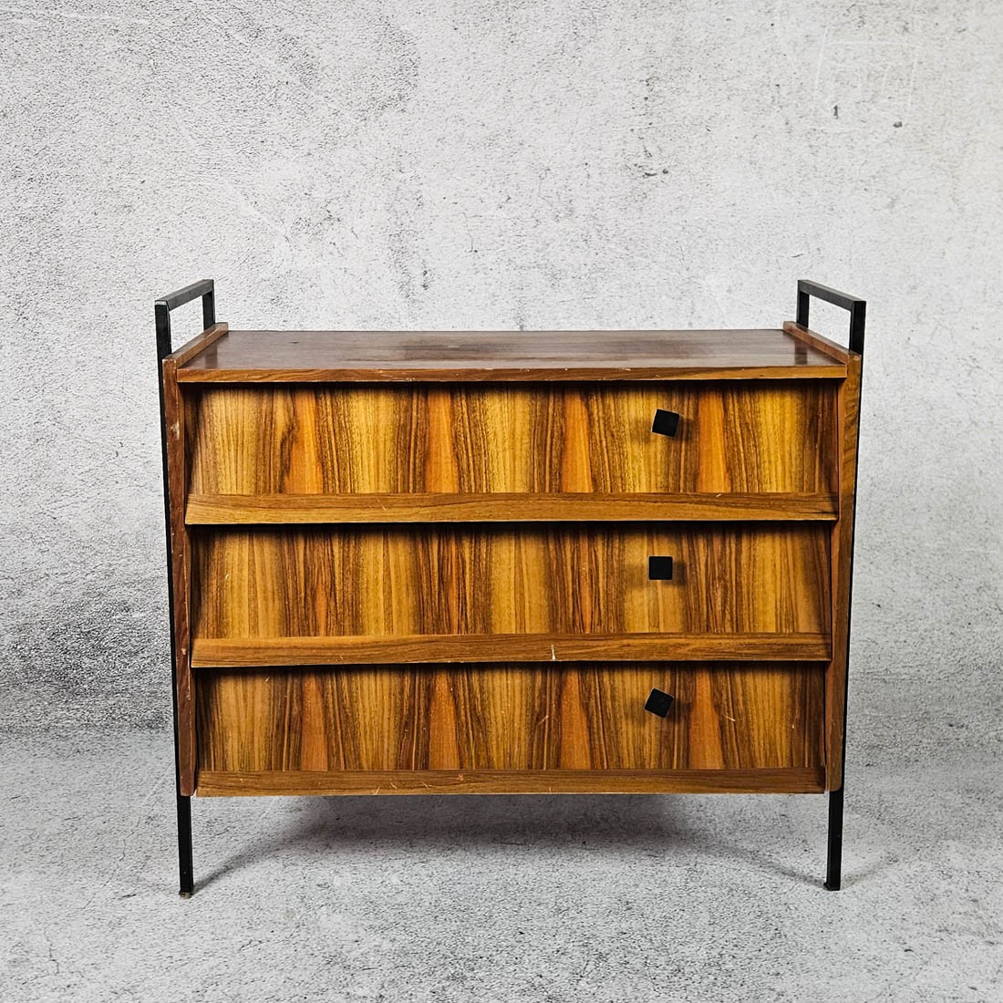 SHOE CABINET