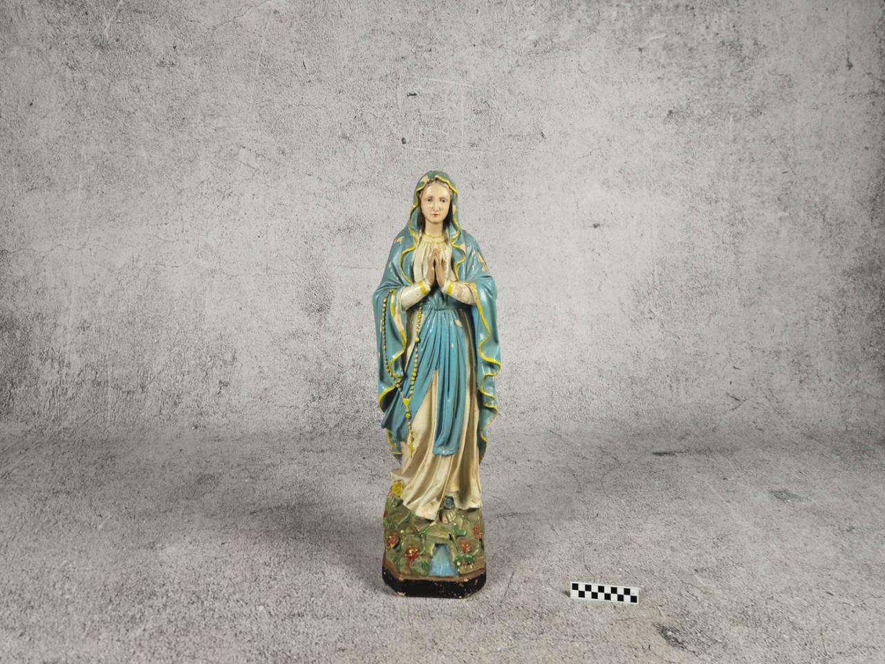 DECORATIVE FIGURINE