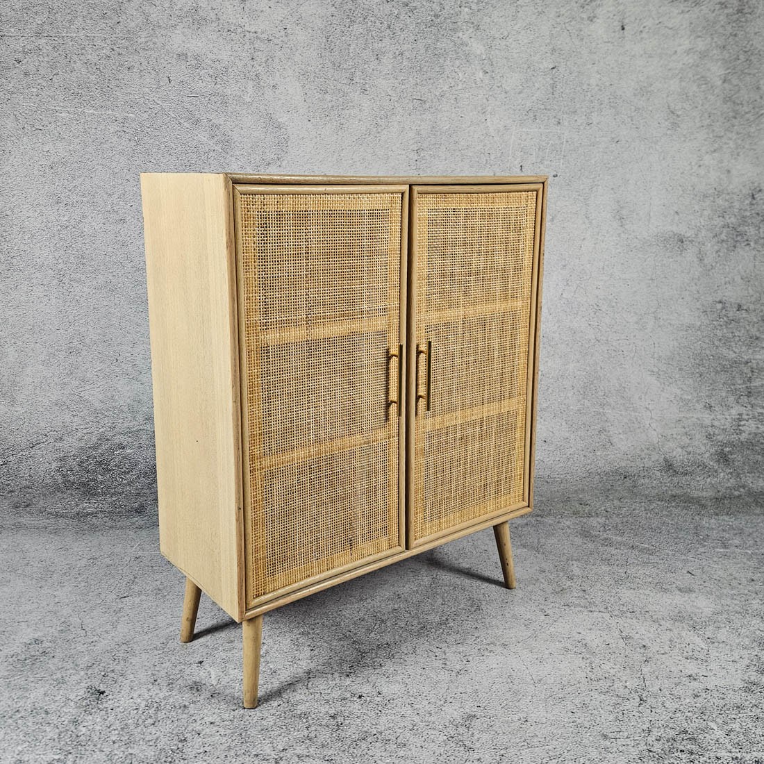 COMMODE CABINET