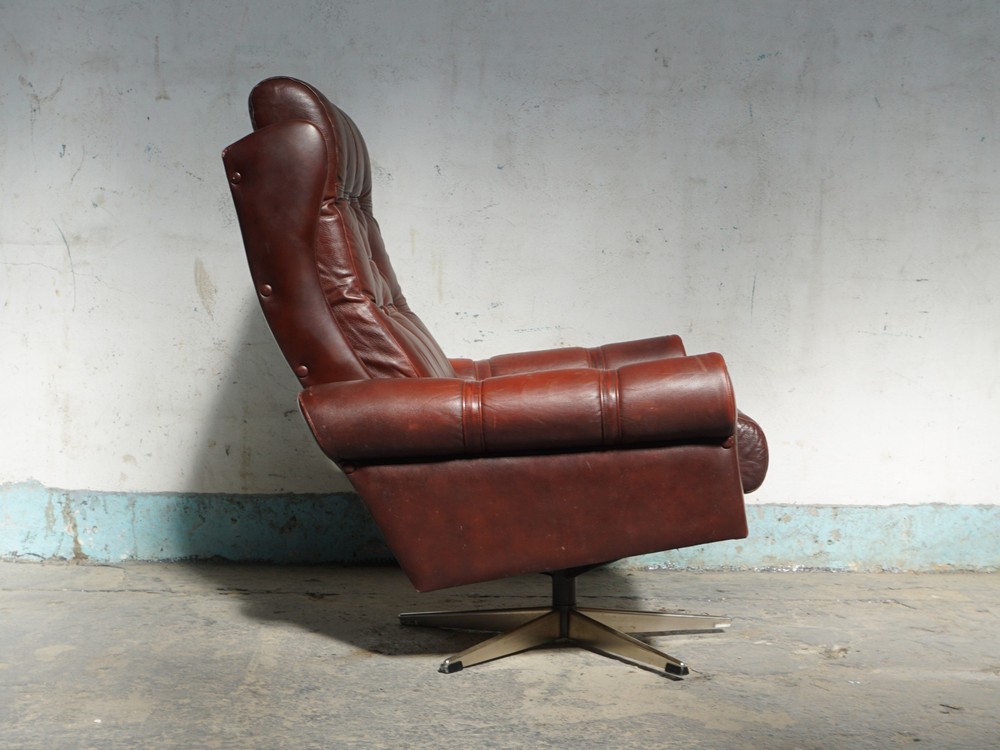 FOTEL OBROTOWY CHESTERFIELD