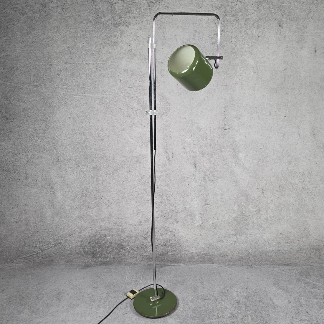 FLOOR LAMP