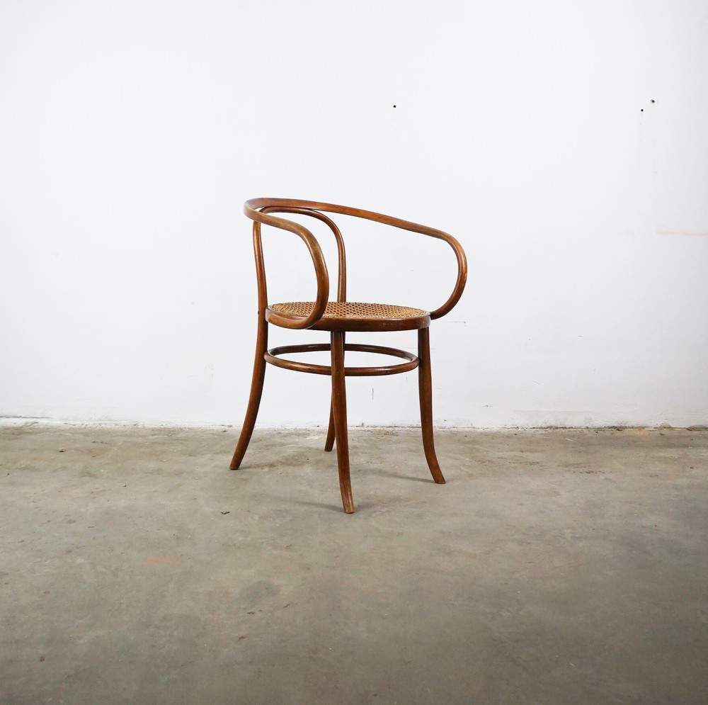 KRZESŁO THONET LE CORBUSIER
