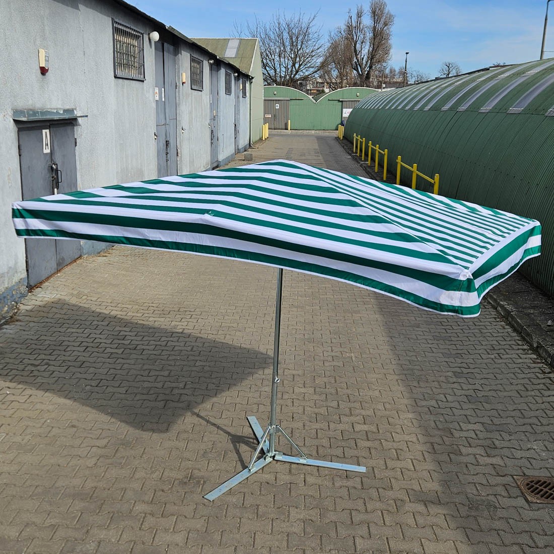 COMMERCIAL GARDEN PARASOL  Z PODSTAWĄ